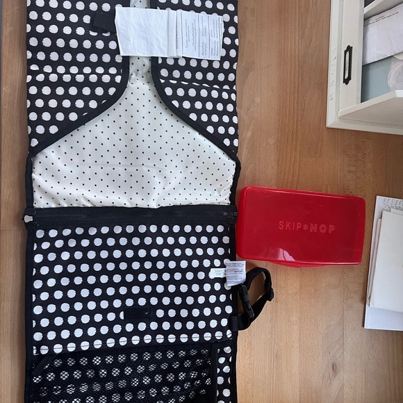 Skip Hop diaper bag duo signature in polka dots and changing station bundle - Picture 5 of 5